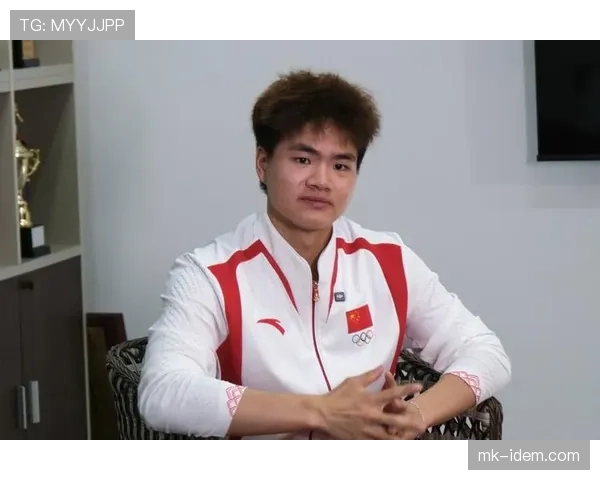 梁伟铿训练完直接打车去喝早茶，这松弛感谁懂啊