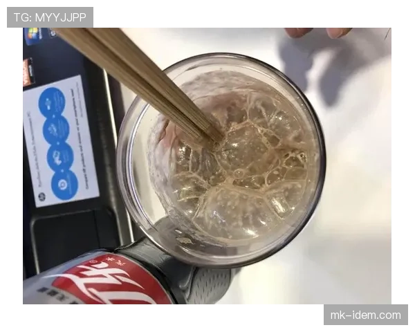 陈芋汐家的冰箱里塞满蛋白粉，连饮料都是无糖的